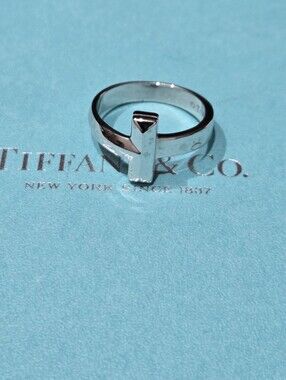 Tiffany & Co T1 White Gold au750 Ring